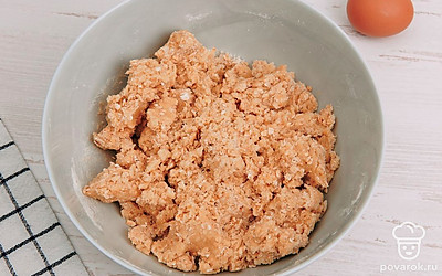 Тщательно смешайте все ингредиенты, чтобы получилась однородная масса.