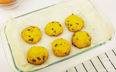 Достаньте печенье из духовки. Дайте ему остыть.