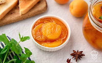 Подайте абрикосовое варенье с тостами.