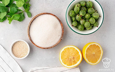 Хорошо промойте крыжовник под проточной водой. Помойте лимон и мяту. Подготовьте кухонные ножницы, мясорубку, кастрюлю, банку объемом 0,5 л с винтовой крышкой. Простерилизуйте банку и крышку в кипящей воде или на пару в течение 10 минут.