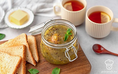 Подайте лимонное варенье из крыжовника с тостами к чаю. 