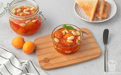 Подайте варенье из абрикосов к утреннемму чаю с тостами. 