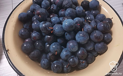 Терн хорошо промыть. У меня садовый крупный терн, достаточно сладкий.
