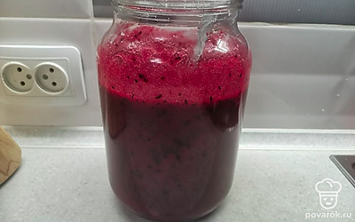 Хорошо перемешать. Перемешивать нужно несколько раз за день, чтобы сахар хорошо растворился.