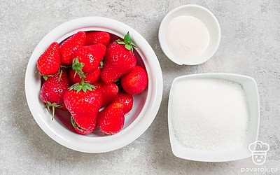 Клубнику хорошо помойте, удалите все листики и веточки. Посуду для хранения варенья 