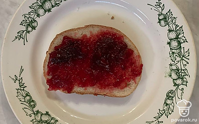 Подать, намазав на хлеб.