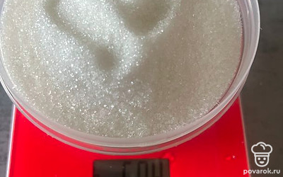 Берем сахарный песок.