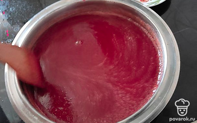 Ставим на огонь еще на 5 минут. Варенье готово.
