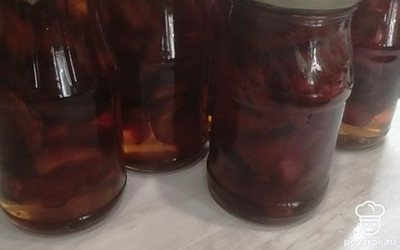 Закрываем банки железной крышкой. Храним в погребе или другом прохладном месте.