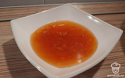 Абрикосовое варенье прекрасно подходит к блинам и горячему чаю.