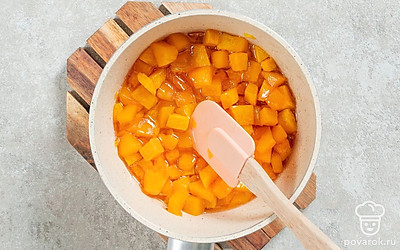 Еще дважды проварите варенье по 5 минут после остывания. Между варками дайте снова остыть.
