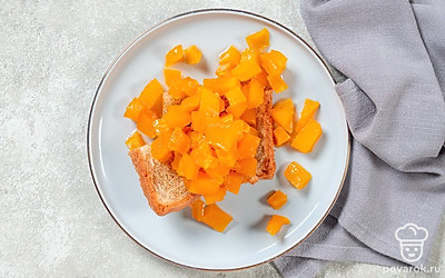 Подавайте варенье с тостами.