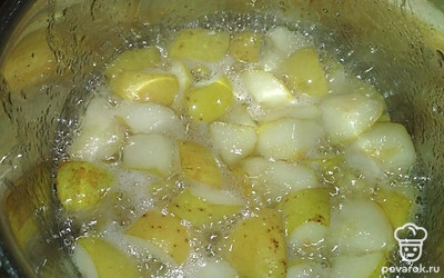 Варим на среднем огне 20 минут. Раскладываем по баночкам остывшее варенье.