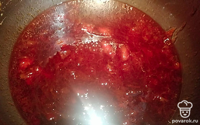 Вскипятить и оставить до полного остывания, потом варить 10 минут на медленном огне и разложить по стерилизованным банкам. 