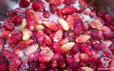 Выключаем огонь, даем варенью остыть и повторяем еще раз. 