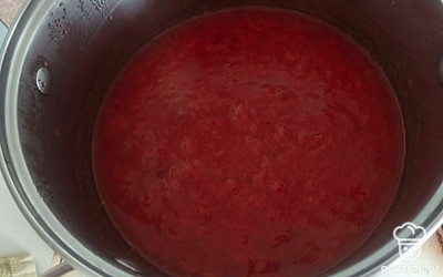 Варенье постоянно помешиваем, варим до загустения. Остужаем. 