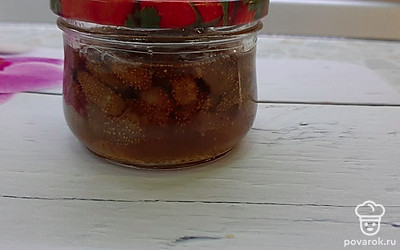 Можно подавать к чаю к блинчикам к сырники.