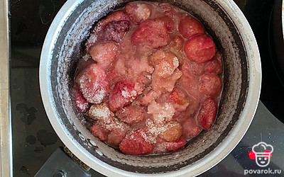 Ставим на плиту.