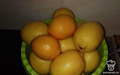 Помыть лимоны.