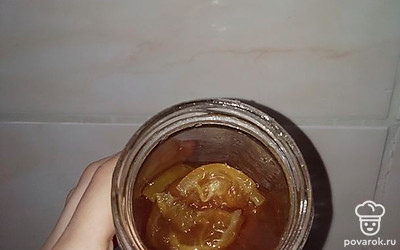 Можно класть в чай. Открытую банку хранить в холодильнике.