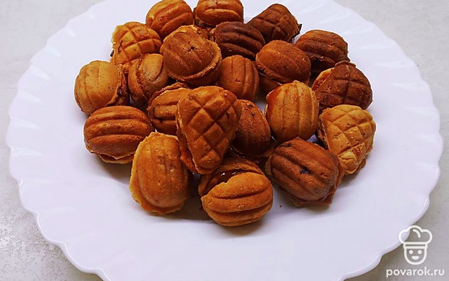 Орешки с вареной сгущенкой по-домашнему — Рецепт с фото