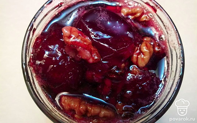 Сливовое варенье с грецким орехом — Рецепт с фото