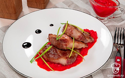 Подавайте в качестве соуса к мясному блюду.