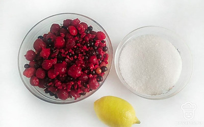 Тщательно промойте под горячей водой лимон.