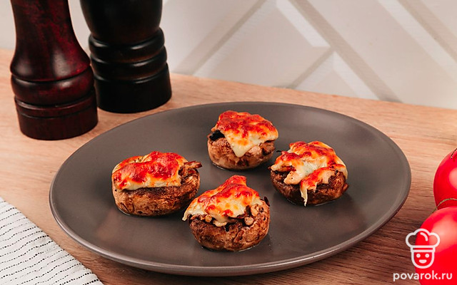 Грибы, фаршированные курицей и сыром — Рецепт с фото