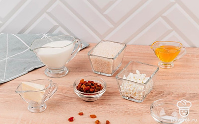 Изюм и рис промойте. Подготовьте остальные необходимые ингредиенты.