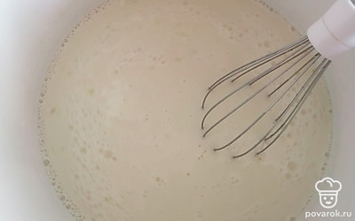 Ставим на медленный огонь и, постоянно помешивая, варим до загустения. 