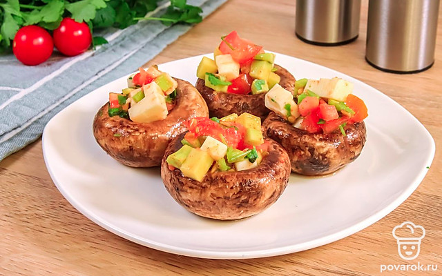 Грибы, фаршированные гуакамоле — Рецепт с фото