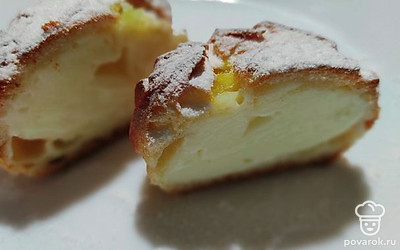 Курд отлично сочетается с заварным кремом. Им можно наполнять профитроли или подавать как соус к мясу. 