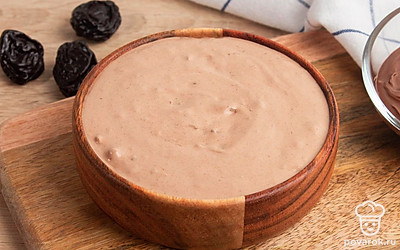 Десертный крем с нутеллой и черносливом готов.