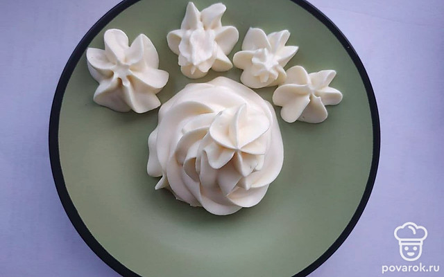 Легкий сметанный крем для бисквита — Рецепт с фото