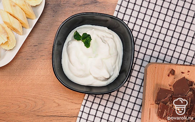 Крем из сметаны и сгущенки — Рецепт с фото