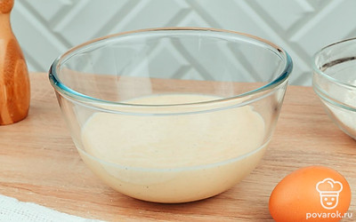 Готовую смесь поместите в глубокую тарелку.