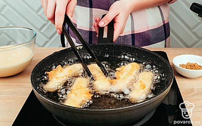 Обжаривайте продукт со всех сторон до появления золотистой корочки.