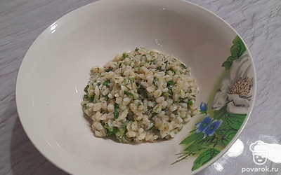 Разложите кашу по тарелкам и подайте на стол. Приятного аппетита!