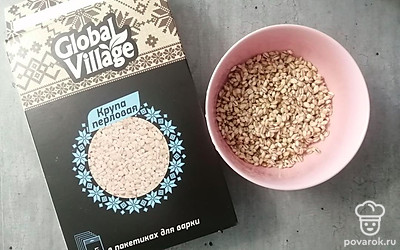 Перловую крупу хорошо промойте. 