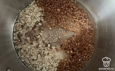 Залить водой, готовить 3 минуты.