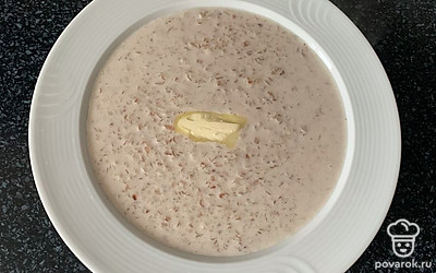 Добавить кусочек сливочного масла. Каша готова.