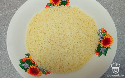 Накройте крышкой и оставьте на 5 минут.