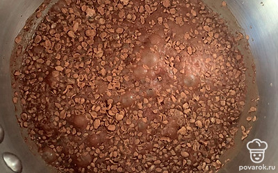 Залить водой и варить 5 минут.