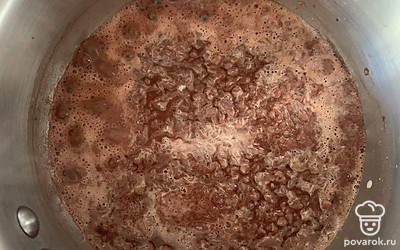 Периодически помешивая, сварить хлопья, добавить немного сливочного масла.