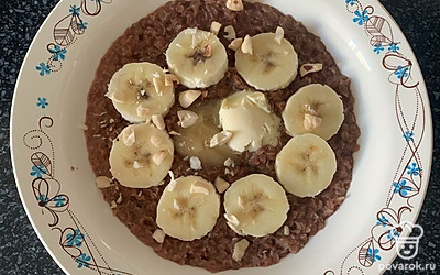 Перед подачей посыпать рублеными орехами.