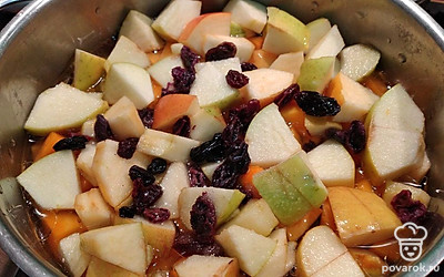 Все залейте водой, варите на слабом огне 30 минут.