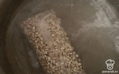 Отварите кашу согласно инструкции.