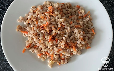 Каша готова. Выложите на тарелку.