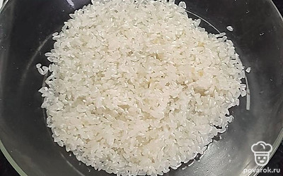 Рис хорошо промыть и добавить вариться к тыкве. 